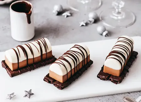 Mini bûches chocolat, vanille, tonka, crêpes dentelle chocolat noir gavotte®
