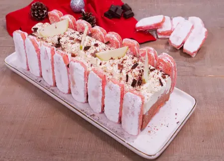 Bûche de noël aux poires et biscuits roses de reims