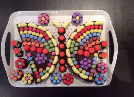 Gâteau d'anniversaire en forme de papillon