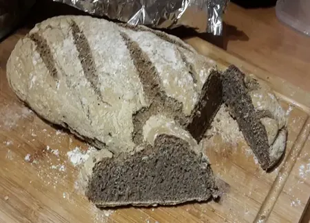 Pain à la farine de riz et de sarrasin sans gluten