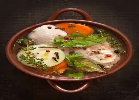 Bouillon de volaille tout simple