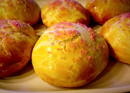 Brioches moelleuses aux pralines roses