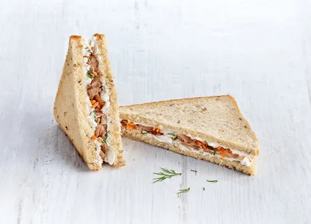 Sandwich labné et poulet