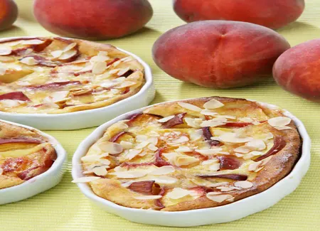 Clafoutis fondants aux pêches et à la cannelle