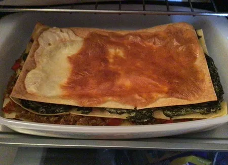 Lasagnes au thon, à la tomate, à la fêta et aux épinards