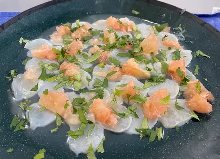 Carpaccio de saint-jacques au pamplemousse