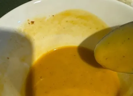 Soupe aux poivrons rouges et oignons rouges
