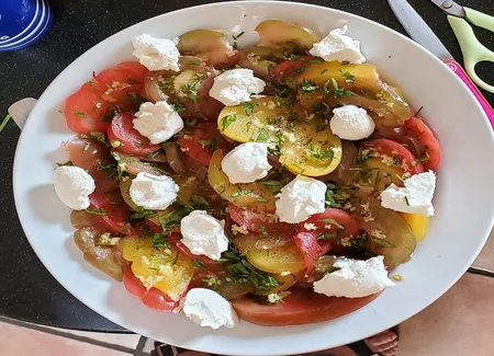 Salade de tomate à la ricotta