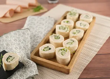 Wrap poulet, concombre, pomme et fromage frais