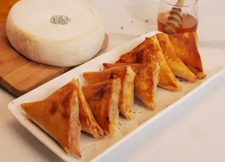 Bricks d’aop reblochon au jambon et miel