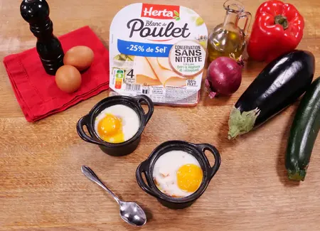 Oeufs cocottes blanc de poulet et légumes du soleil