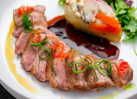 Filet de canette à la sauce soja, au miel et au gingembre