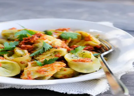 Tortellini ricotta-épinards sauce tomates fraîches