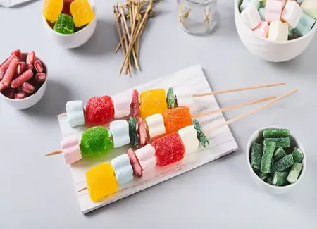 Brochettes de bonbons