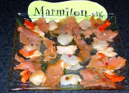 Carpaccio de la mer ( st jacques et saumon fumé )