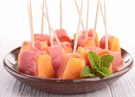 Minis brochettes melon - jambon