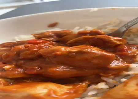 Poulet à la dakatine (pâte d'arachide)