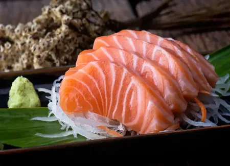 Véritables sashimis au saumon