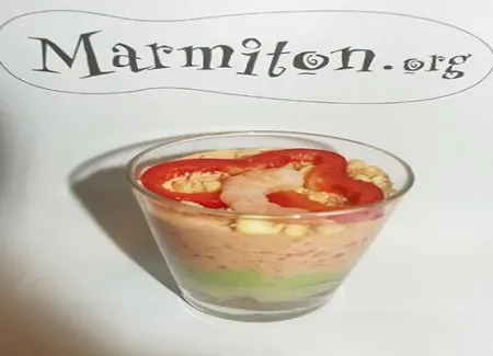 Verrines d'avocat à la crème de poivron rouge
