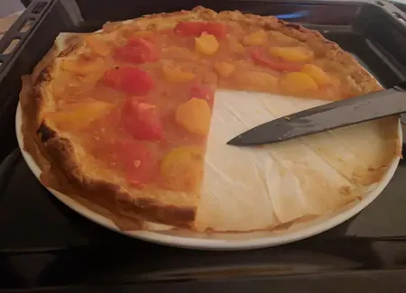 Tarte sucrée à la tomate