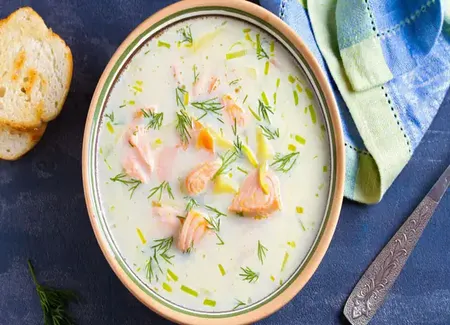 Soupe finlandaise au saumon (lohikeitto)