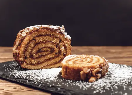 Bûche aux cacahuètes et caramel