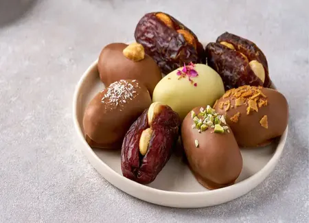 Dattes fourrées aux amandes et au chocolat