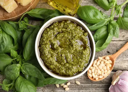 Pesto express aux épinards et amandes