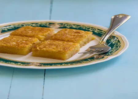 Gâteau de semoule libanais à la rose (namoura)