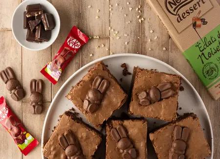 Brownie chocolat noir eclats de noisettes nestlé dessert® et lapins kitkat®