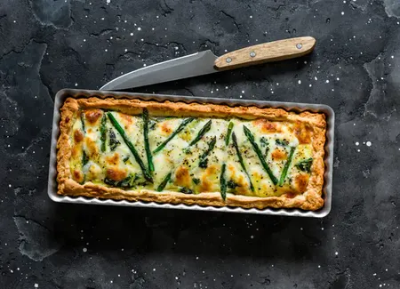 Cake aux asperges et au comté