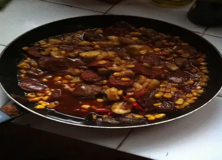 Ragoût de porc et de poulet à la banane