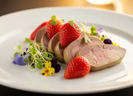 Assiette gourmande au foie gras de canard en sucré-salé