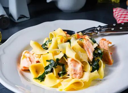 Tagliatelles saumon épinard