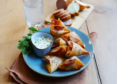 Brick à la morteau, au comté et oignons caramélisés
