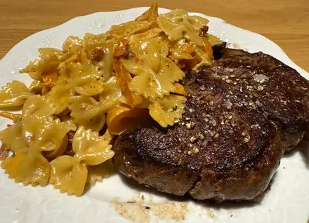 Pâtes au fromage de chèvre, poivron et tomates séchées