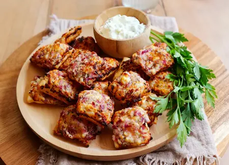 Feuilletés à la feta et aux oignons caramélisés au airfryer
