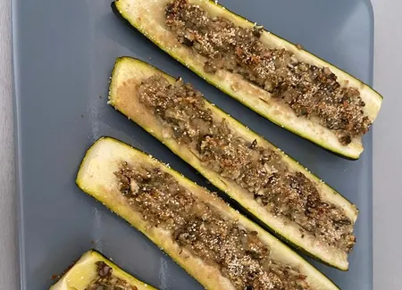 Courgettes farcies à l'ail et au basilic