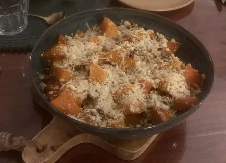 Crumble au potimarron, noix et comté