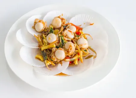 Wok de saint-jacques au curry