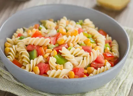 Salade de pâtes végétarienne à l'aneth