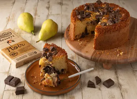 Gâteau aux poires et aux pépites de chocolat nestlé dessert®