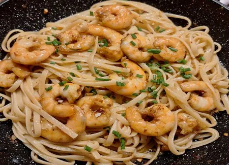 Spaghetti aux crevettes et au curry