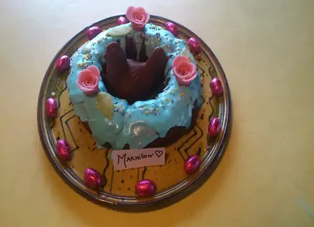 Gâteau au chocolat et décoration de pâques