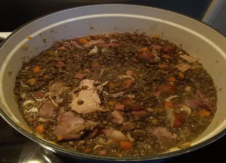 Jarret de porc et saucisse aux lentilles