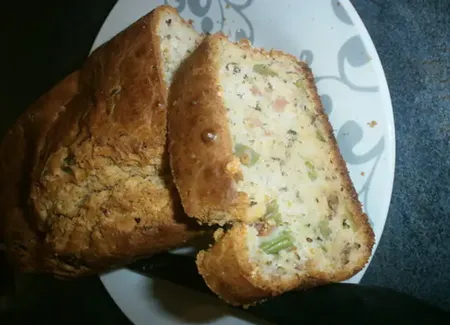 Gâteau au yaourt, jambon et haricots