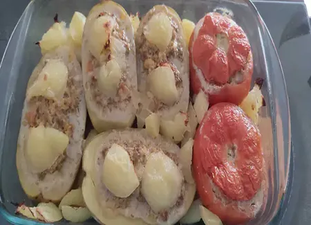 Tomates et pommes de terre farcies
