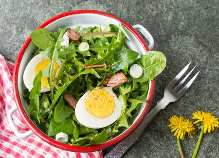 Salade de pissenlits aux lardons