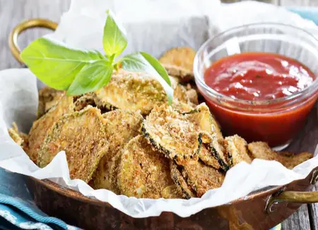 Chips de courgette au parmesan