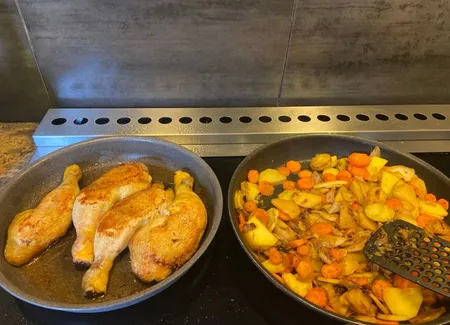 Cuisses de poulet, carottes et pommes de terre